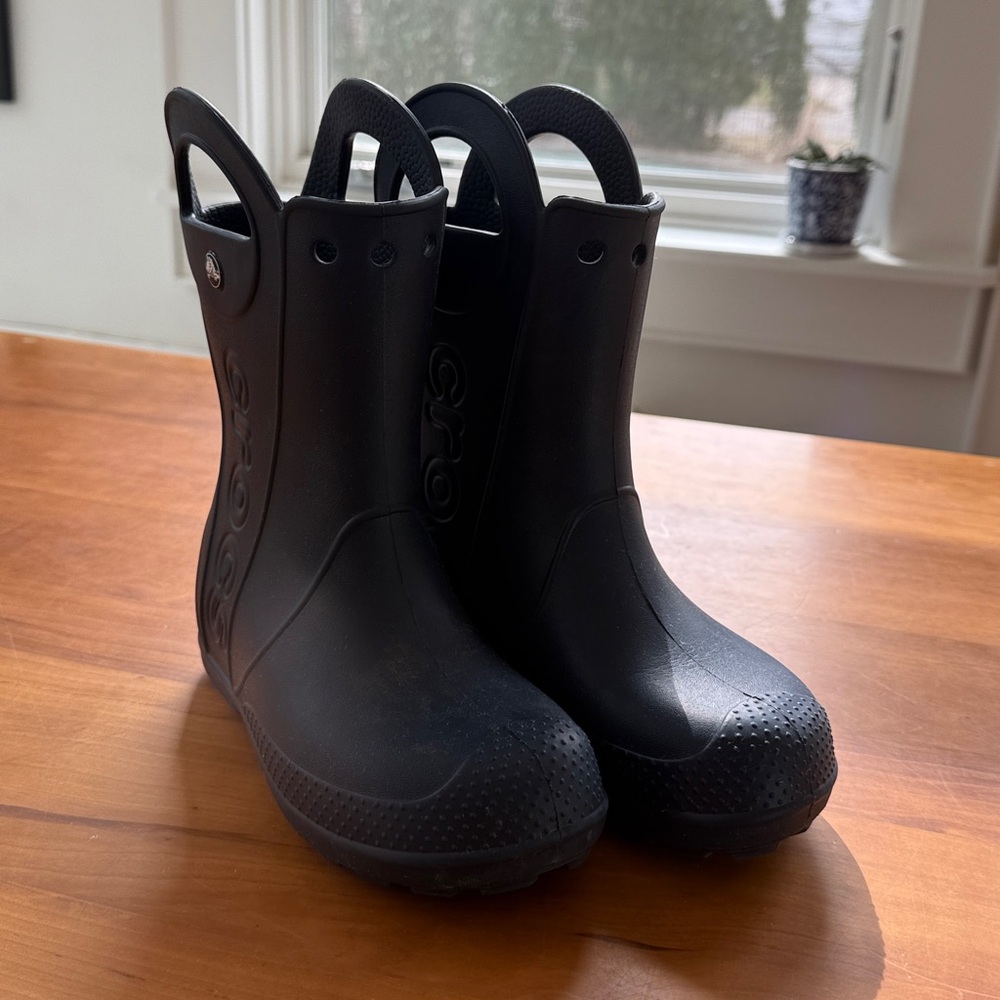 CROCS Kids navy blue Waterproof Pull-On Rain Boots - Picture 2 of 6